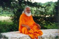 swamiji-sitting